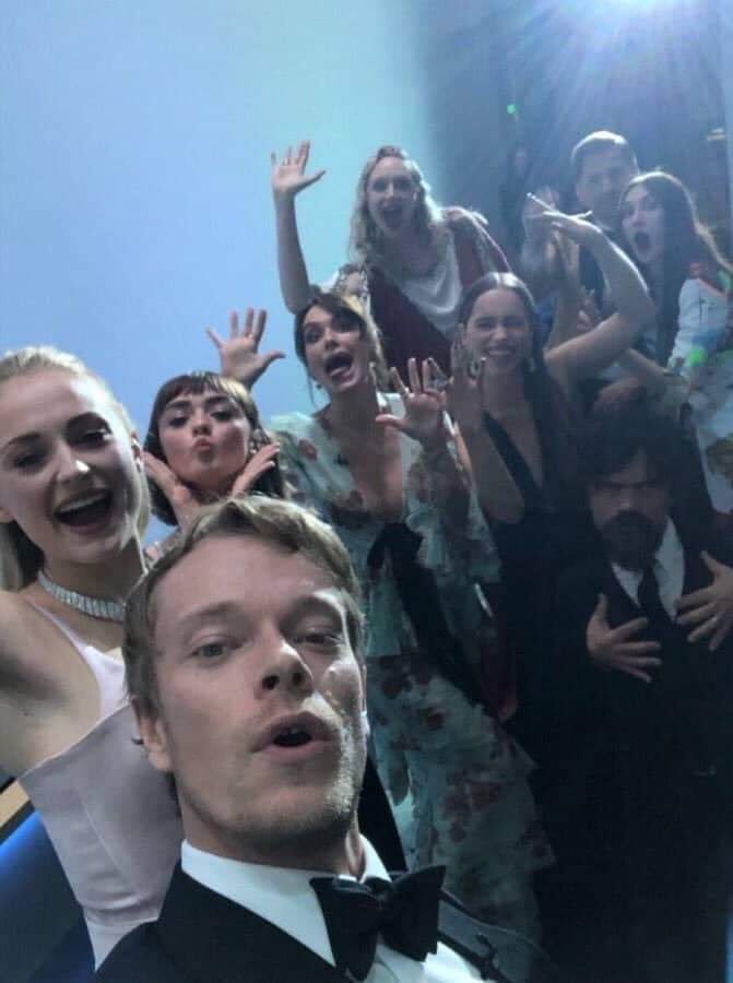 EmiliaRoseStan's tweet photo. The greatest cast, forever, in our hearts!
#Emmys #Emmys2019 #EmiliaClarke #GameOfThrones #cast https://t.co/gVWZTvHpHw