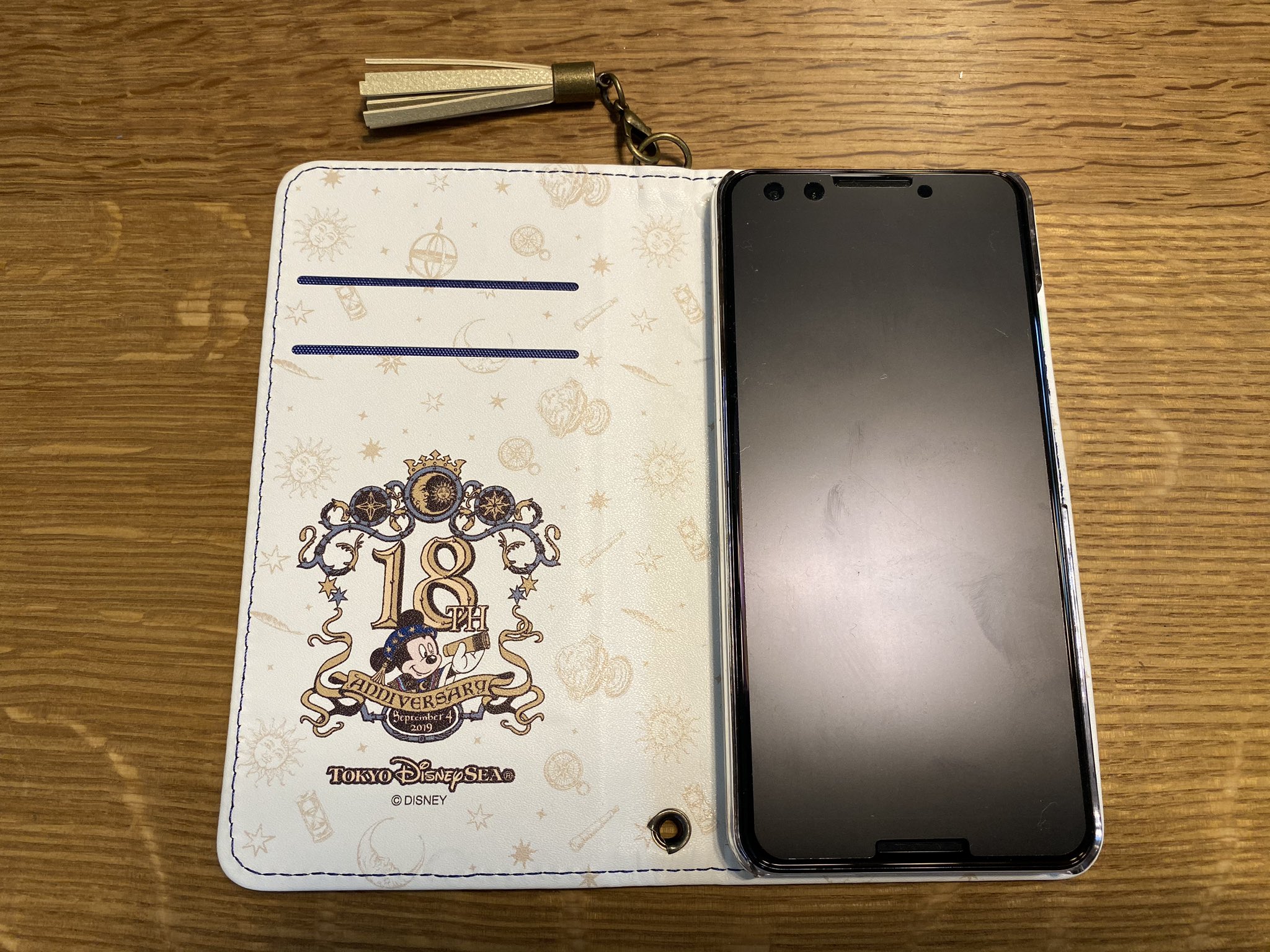 ずんどこ Twitterissa 他機種対応のディズニーシー18周年スマホケースを Pixel3 専用ケースに改造したよ 大きさ収まるならどんな スマホでもだいたいできる Tds18th 他機種対応スマホケース スマホケース改造 T Co 1dhcxgbn1x Twitter