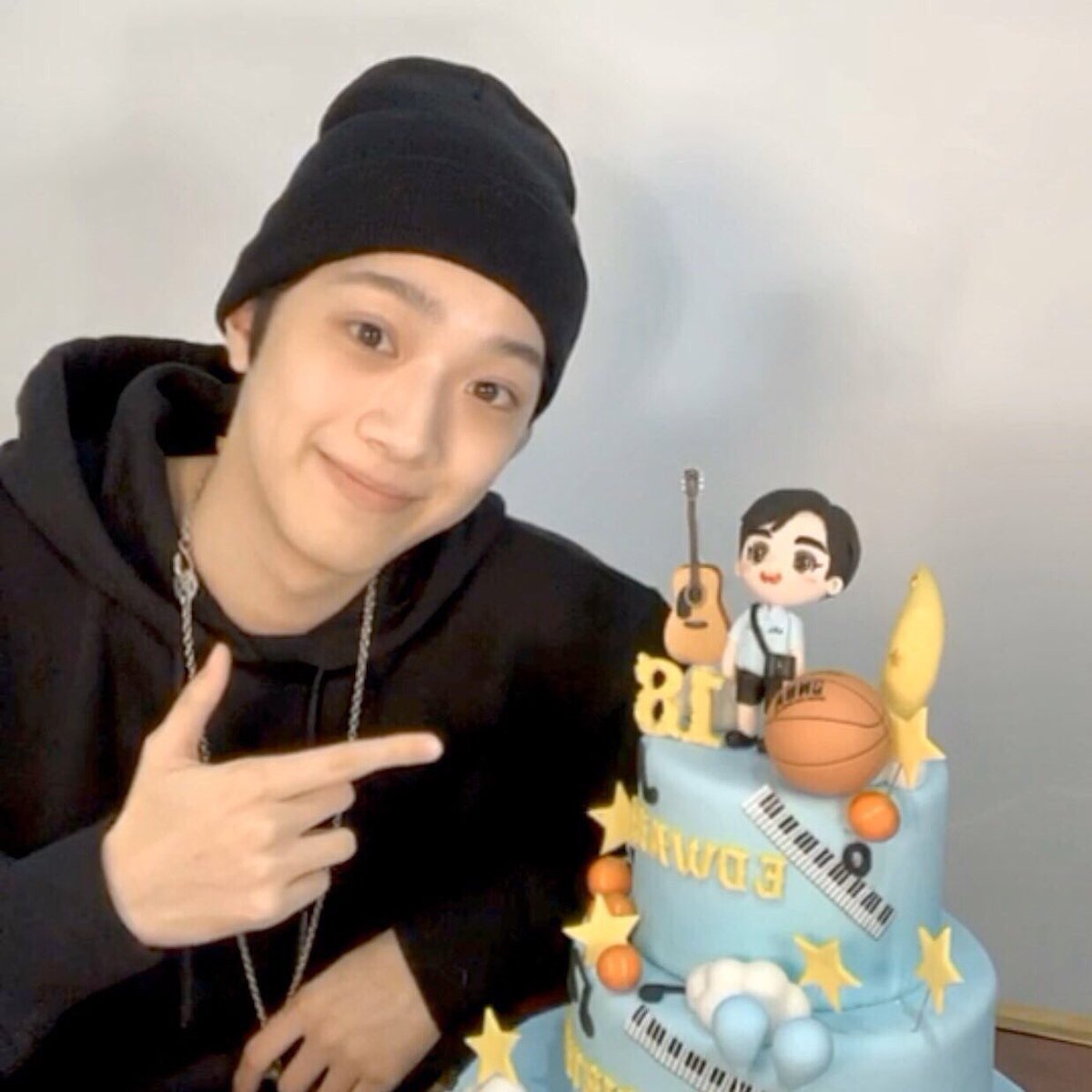 관린아 생일 진심으로 축하해 （ง˙∇˙）ว ♥︎
#HBD_EdwardLai
#열아홉_라이관린의_가을
#관린아_19번째_생일축하해
#Happy_19th_KuanlinDay