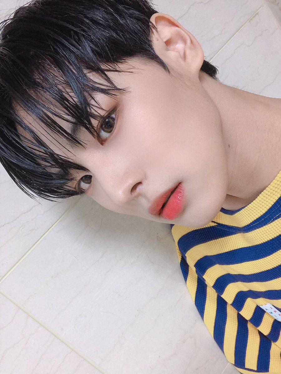 NewWorld_VICTON's tweet photo. [#병찬] 안뇽 앨리스 어제 모두 조심히 귀가했나요?!!! 어제는 정말 잊지 못할 하루가 된 거 같아여 ㅎㅎ 너무 고맙고 오늘 월요일도 월요천사 병차니랑 같이 함께해여 내가 응원할게 화이팅!!!💕🐶🐥 https://t.co/I4seu62vmg