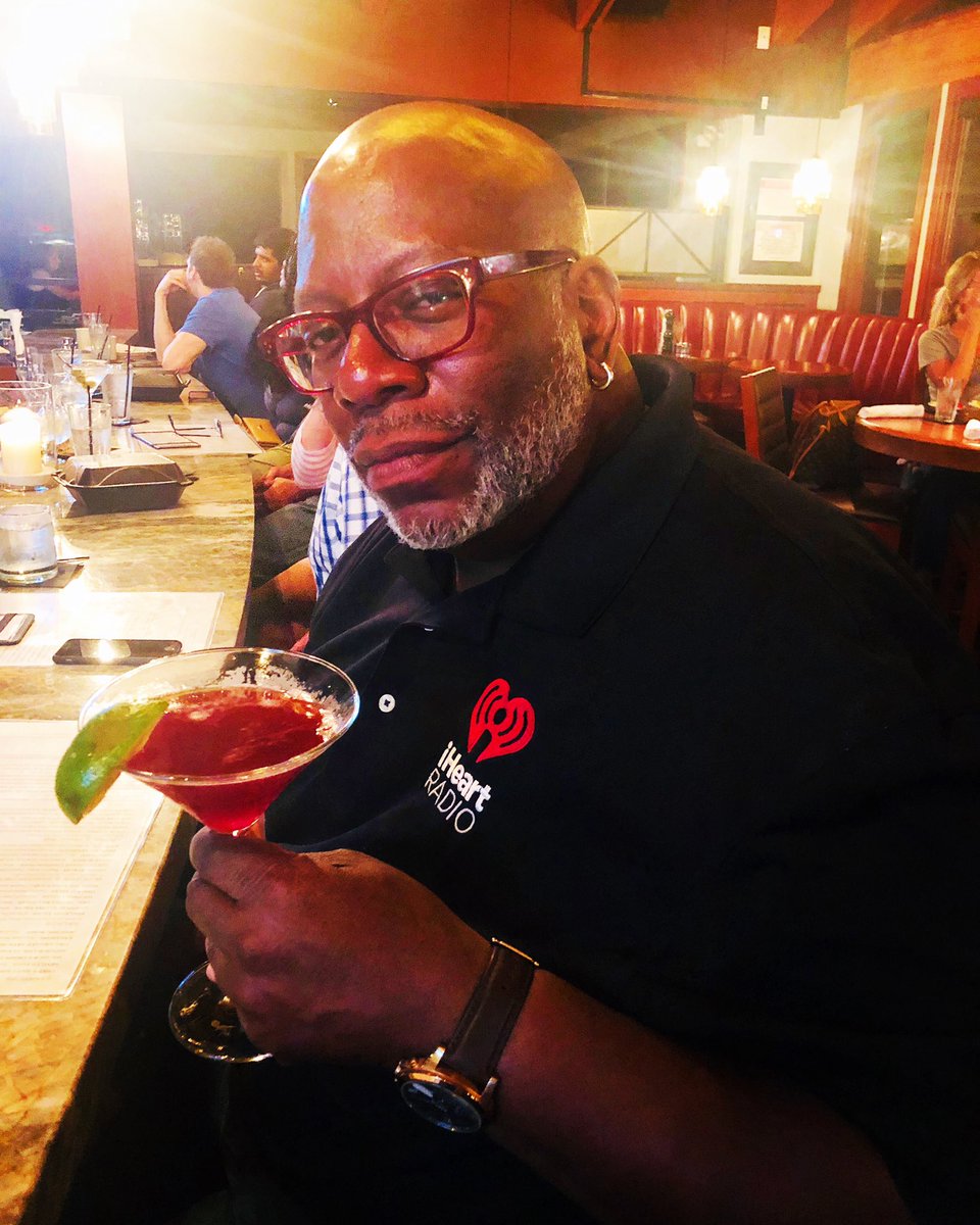 EarleAugustus's tweet photo. Cheers!! #jalexanders https://t.co/A2QFl4WFoB