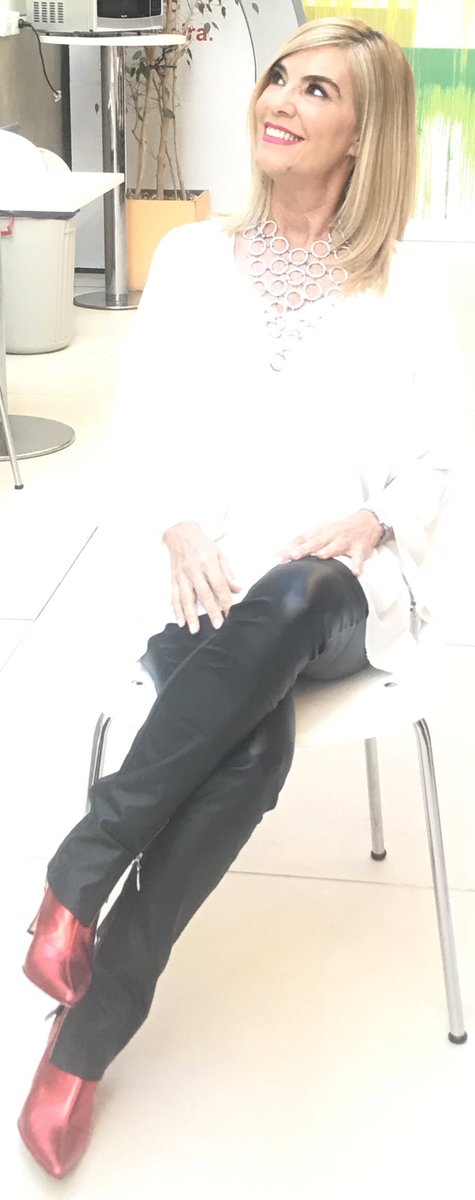mbelenaramburu's tweet photo. Look @MariaChoulet #botas #tojas #metalizadas #cortas #tacos #bajos #cómodas #moda #fashion https://t.co/ljqRMQzckI