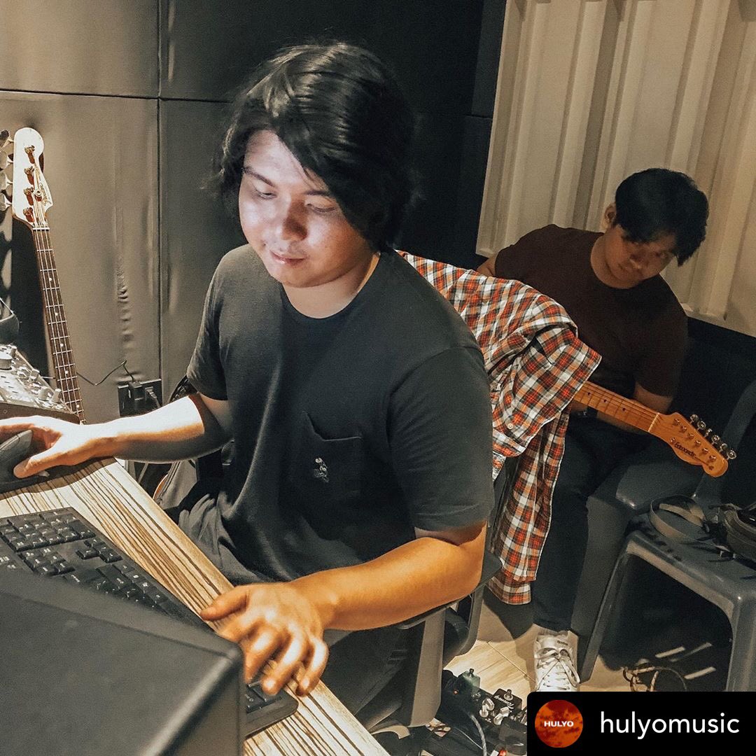 sonymusicph's tweet photo. What??? A new single from @hulyomusic?? 😱😱😱 We can't wait!! Check them out on their Spotify page while waiting for their newest single to come out! #hulyo #OPM https://t.co/rtc3CE27dj

Posted @withrepost • @hulyomusic studio works for our new single https://t.co/2GkyjtrxCq
