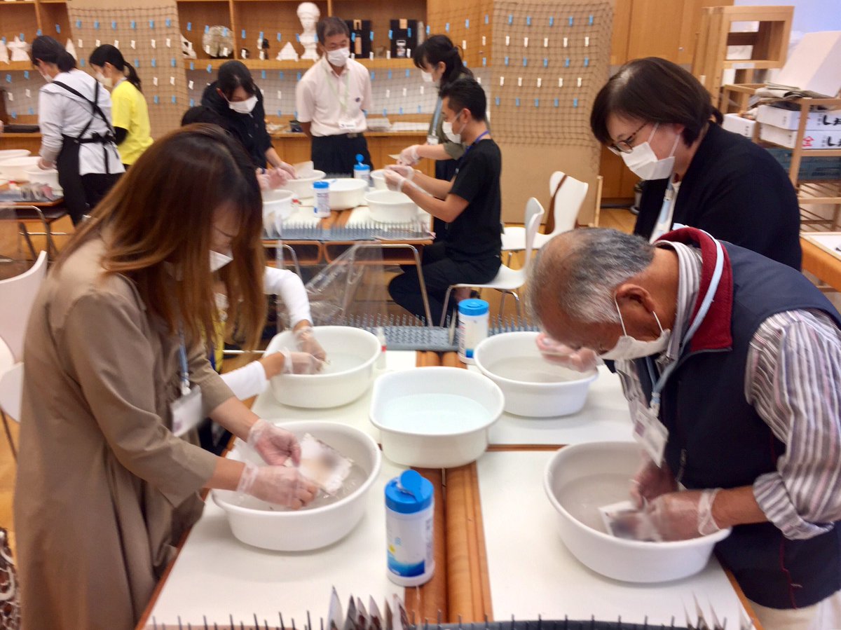 mabisenjo's tweet photo. 滋賀県甲賀市信楽町
『信楽写真洗浄ワークショップ』
＠ MIHO美学院
2日間にわたり約60名の方にご参加いただきワークショップを開催しました。社協さん、地区長さん、地域の皆さまにもご参加いただき、意義のある会となりました。
今後も継続的にサポートしていただくことになりました。 https://t.co/Vi7Mo5dqXk