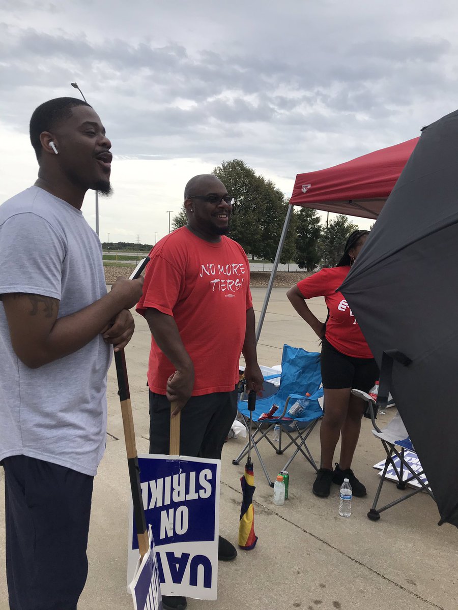 cathysherwin's tweet photo. Photos from Wentzville MO today. Wonderful to see so many awesome union members and see the public support for their critical fight! @UAW2250 @UAW #1u @_General_Motors #strike #solidarity  #SolidaritySunday  @CLUWNational https://t.co/RCILtzfiq2