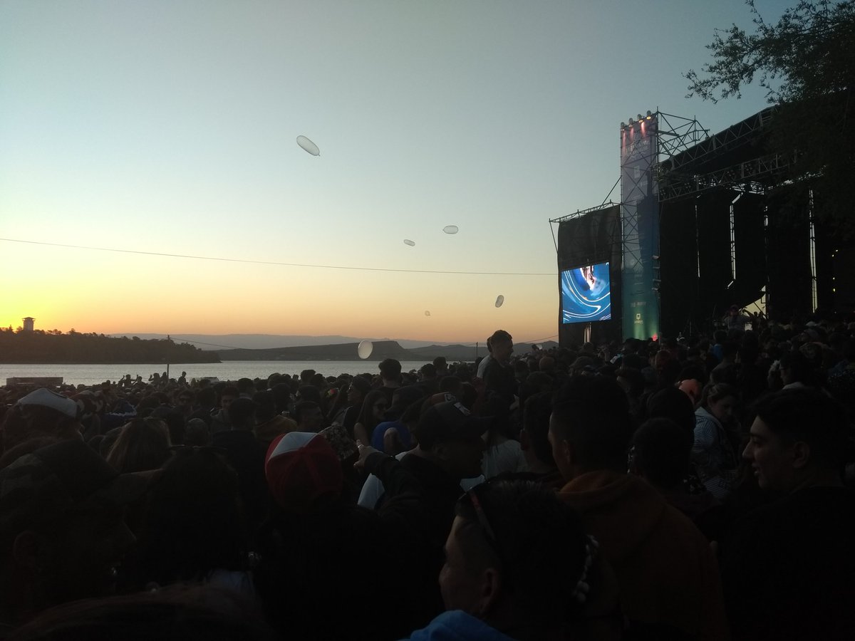 OldanoAlejo's tweet photo. Atardecer y forros en el aire. #Embalse2019 https://t.co/JllJATMhko