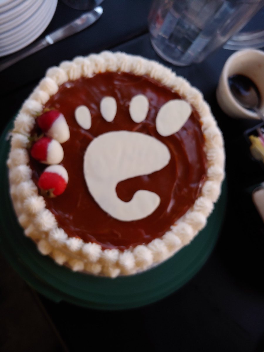 Cake with GNOME logo