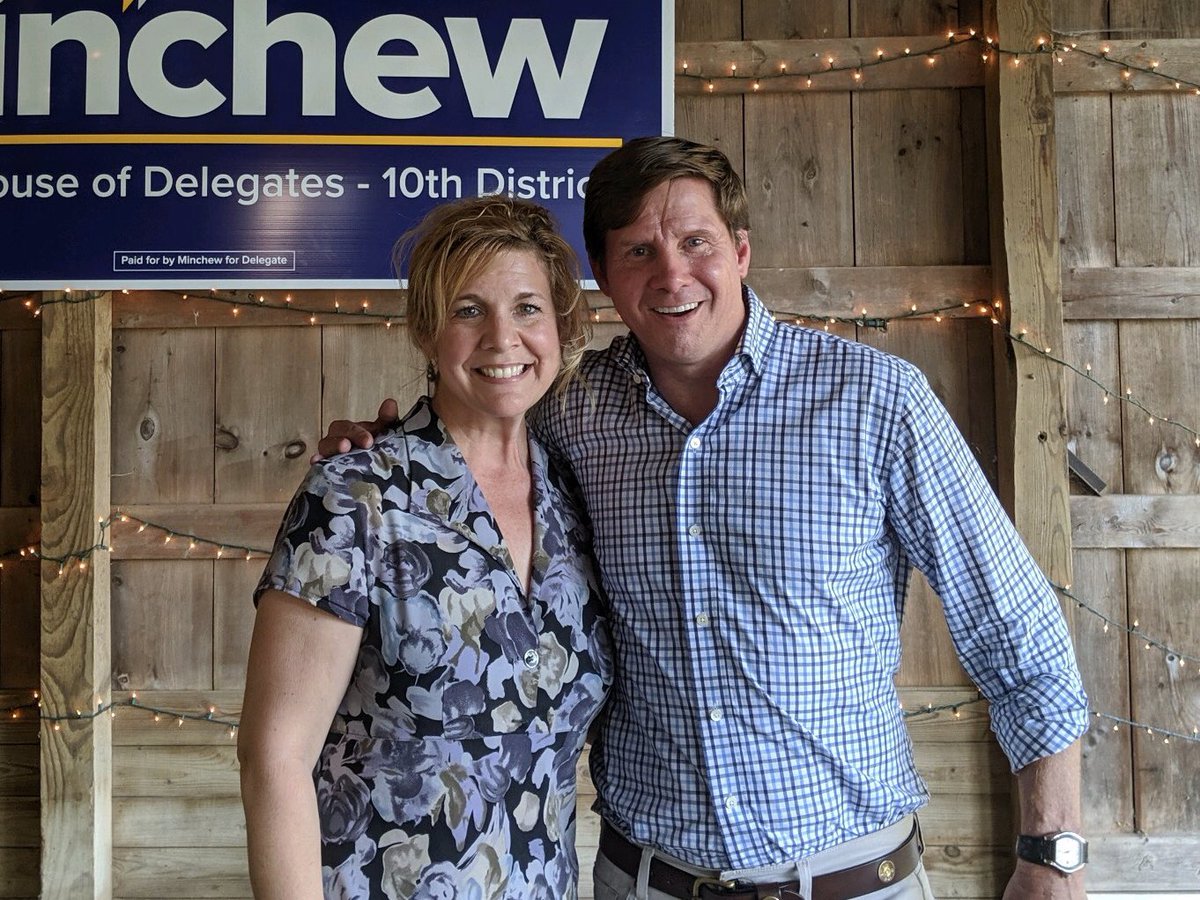 SuzanneFoxVA's tweet photo. False Fall still means great #BBQ β the kind you can smell from a mile away. But unless itβs my bae @wdfoxx99, donβt always get to meet the grillmaster. Tonight I did. @petesnyder #pigrig is for real. Dee-lish. Oh, and my good friend @RandyMinchew was here too π. #cutthepork https://t.co/PA7uknyixD