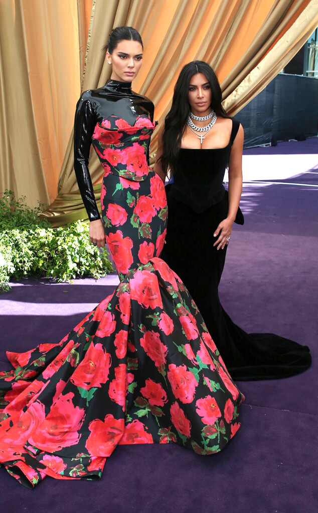 Now THIS is a look. #Emmys eonli.ne/2AE8wxt