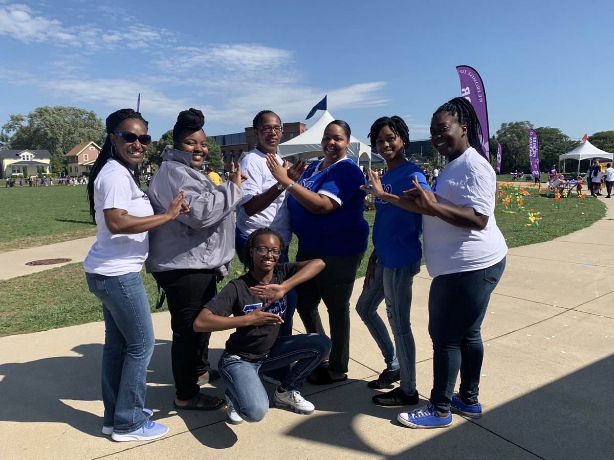 Today we had a great time volunteering with The #walktoendalzheimers  in Ann Arbor 💙💜 , we loved interacting with the participants, and other volunteers! We also got the chance to meet up with some of our RDZ Sorors 💙🕊 #Service