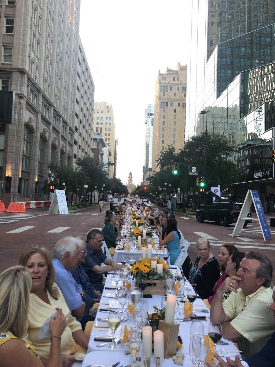 mitchwhitten's tweet image. Congrats @DTFortWorth @downtown817 @bbfetty showing Downtown with another beautiful #MainTable event. @VisitFortWorth  @CapitalGrille