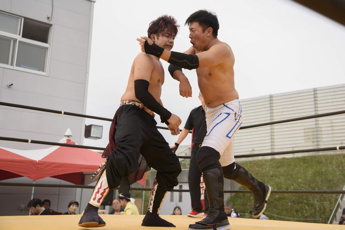 プロレスラーfuma على تويتر 道南リング 2連戦昨日の函館競輪場でのジンギスカンプロレスも無事に終了しました ご来場頂いた皆様に心より感謝 競輪の森田康嗣選手の太ももが もの凄い太さで感銘を受けました 明日からまた鍛錬の日々です 押忍 プロレスラーfuma على تويتر 道南リング 2連戦昨日の函館競輪場でのジンギスカンプロレスも無事に終了しました ご来場頂いた皆様に心より感謝 競輪の森田康嗣選手の太ももが もの凄い太さで感銘を受けました 明日からまた鍛錬の日々です 押忍