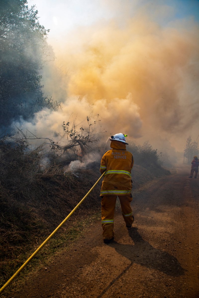 QldFireDept's tweet photo. FUN FACT: there have been 1,810 active bushfires since September 4 and as of this morning, there were only 2️⃣6️⃣! Great work to our crews for keeping this number down, down, down! 💥💧#bushfireseason #bushfire2019 https://t.co/lRPCVRfLYY
