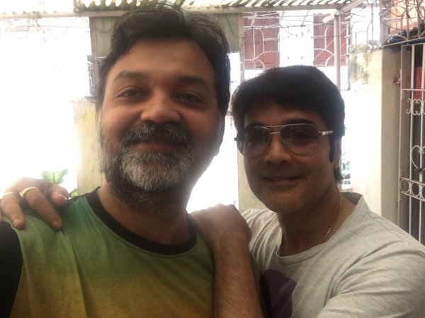 #LightCameraLove..ajke sudhu #Mrcaptain#Mrboxoffice#Mrawards..only on @srijitspeaketh subho jonmodin🎂🎂.tomake ro #Ghobhire jete hbe filmyman.🎥🎥