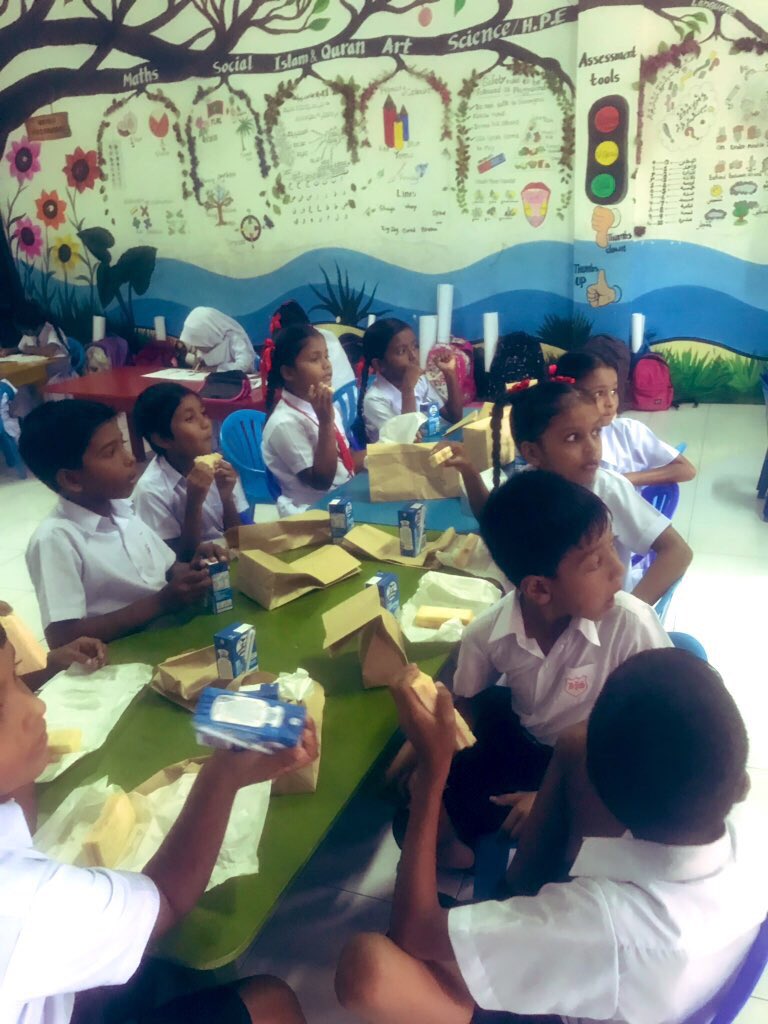 DhuvaafaruHC's tweet photo. Today We #DhuvaafaruHC visit to #DhuvaafaruPrimarySchool to monitor #NaasthaaProgram Catering arrangements.students love to have #Food. 👍
#NaasthaaProgram
#earlymorning
#Eathealthy
#DPSstudets
#PHU
#DhuvaafaruHC https://t.co/T9tvZm5Cu6