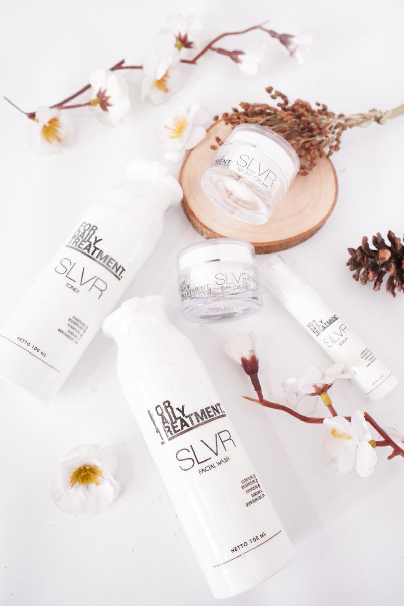 SLVRskincare's tweet photo. #SeninSemangat ya kakak kakak jangan lupa skincare routine perlu banget untuk menghadapi awal weekday mu 🥰

Untuk konsultasi online masalah kulitmu? DM mimin 24/7 untuk mu dehh kak 😘 https://t.co/wnfdARdNe8