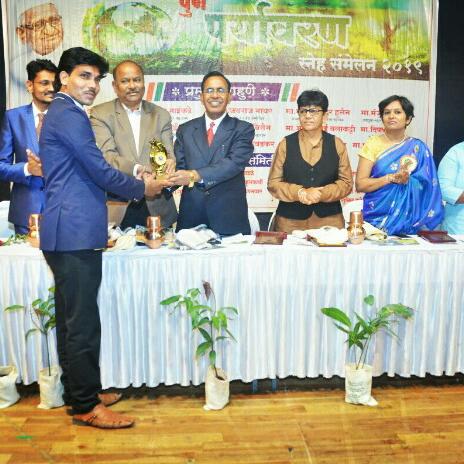 EFOrganization's tweet image. 💥मा.डॉ.विठ्ठल जाधव साहेब - विशेष पोलिस महासंचालक
(कारागृह)महाराष्ट्र राज्य 
               व
💥श्री.रंगनाथ नाईकडे साहेब - IFS - वनरक्षक(सामाजिक वनीकरण)महाराष्ट्र राज्य
...यांच्या शुभ हस्ते...
💥मा.श्री.देवा तांबे यांना...
🌳"पर्यावरण मित्र"🌳 पुरस्काराने सन्मानित