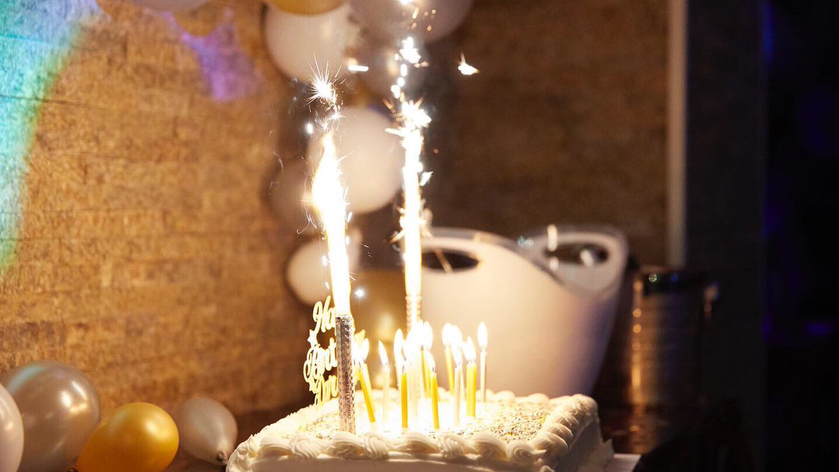 Trude8011's tweet photo. It was a lovely happy🎂birthday party at the club! 🎊 🤩

Celebrate the birthday, enjoy drinks and let’s dancing with friends 🎊

#birthdayparty #drinks #bar #club #trude #trudebarclubandrestaurant #beers #cocktails #dj #rum #prosecco #candy #groupdance #dancing #event #celebrate https://t.co/I9ujIm9VOA