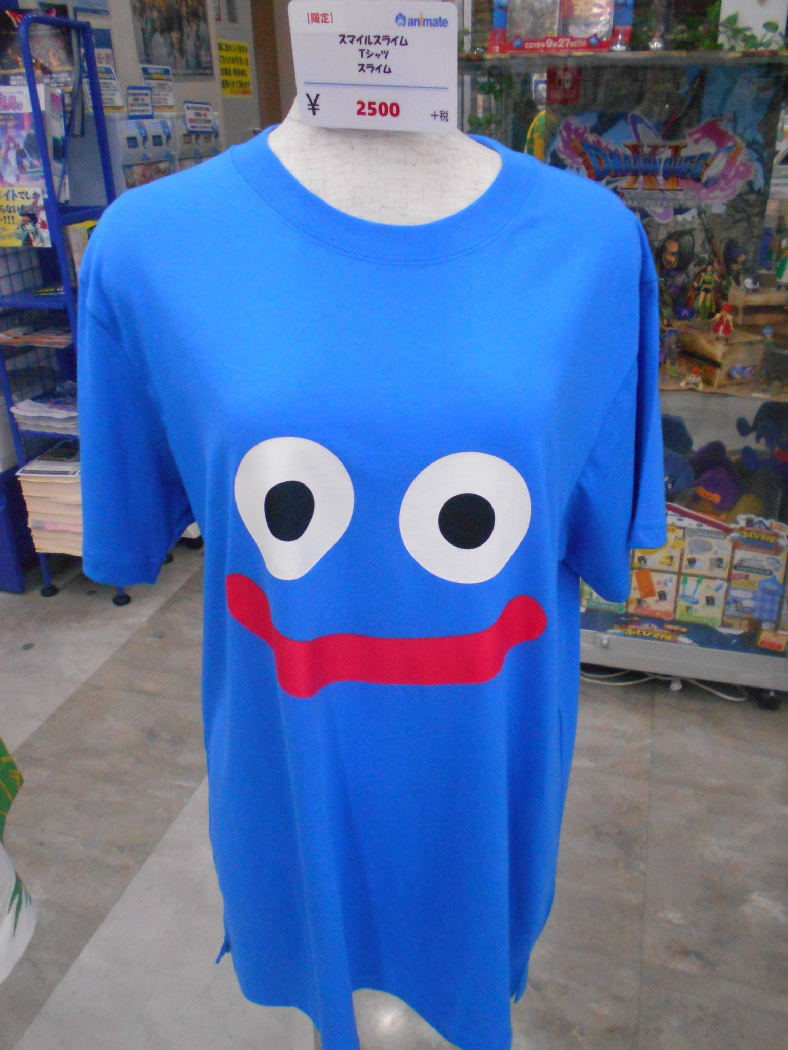アニメイト池袋本店 スタッフ厳選おすすめ商品 スマイルスライム Tシャツ スライム キングスライム 前面に顔がどどん とプリントされたtシャツアニ これを着ればスライムになりきれるかも