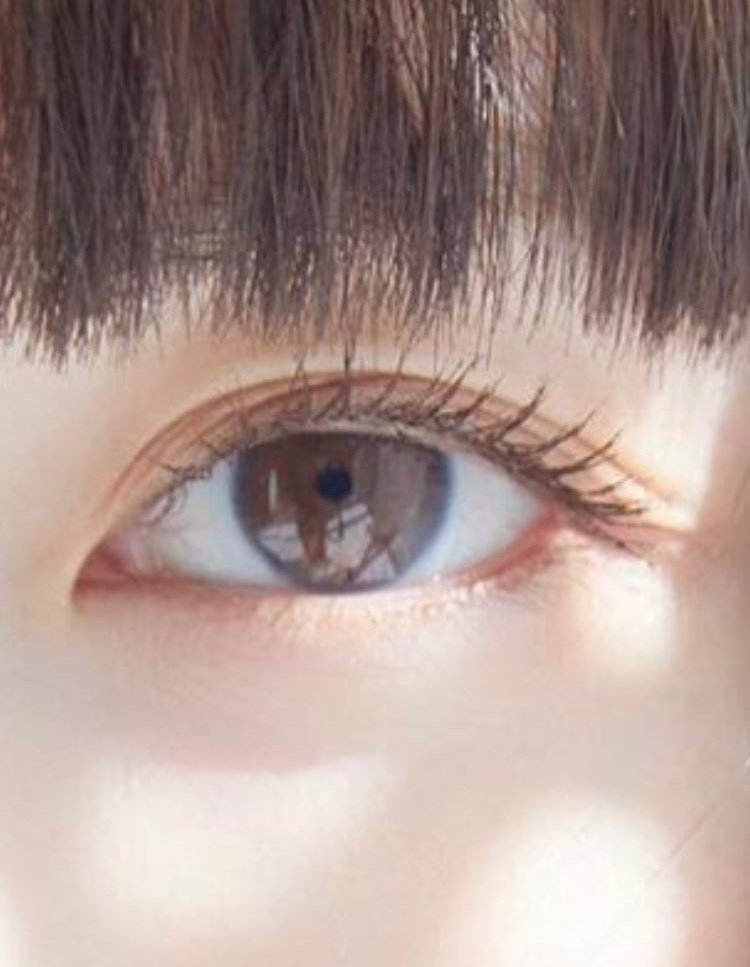 ころね ミニv Dt 私のなりたい目です 縦にぱっちりと開いた可愛らしい目より 横に長い色っぽい目が好きです 目頭も目尻も尖った形が好き 黒目は完全には見えていない方が好みです 1枚目は鈴木えみ様です なりたい系統が完全に偏ってる 笑