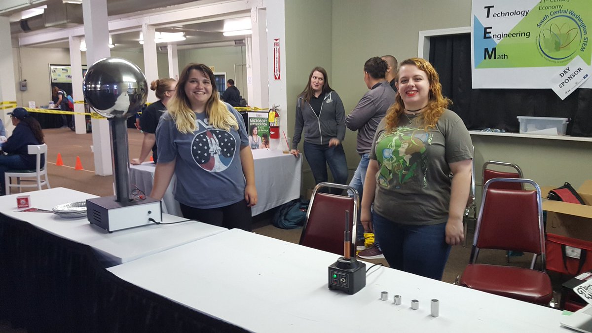 CWU_Physics's tweet photo. Today's adventure: STEM demos at the Central Washington Fair! #CWUPRIDE https://t.co/rUfNFr7uD8