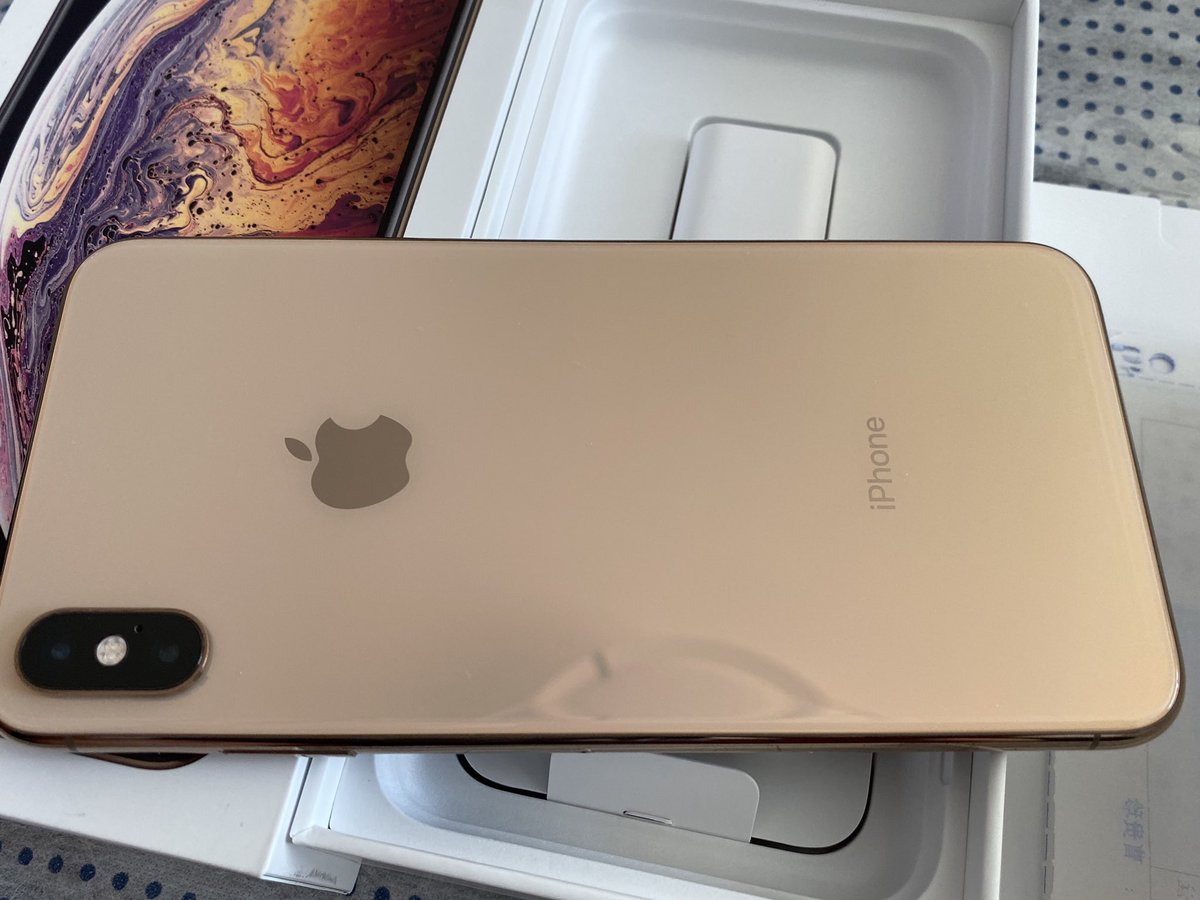 小麦子no Twitter 帮朋友出一台iphone Xs Max 256g 金色 国行全套包装含配件 成色很好 轻微使用痕迹 有发票 有apple Care 未使用 保修到