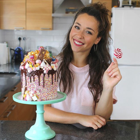17questionspod's tweet image. It's #GBBO day! Do you enjoy baking as much as @GeorgiasCakes 🍰 Listen to her #17Questions here &amp;gt;&amp;gt; apple.co/2XogRhY