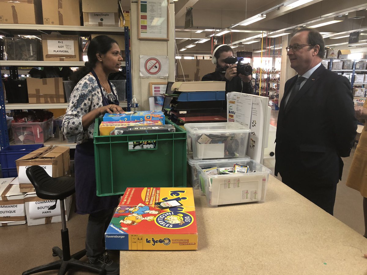 LaFrancesengage's tweet photo. Ce matin, visite de l’atelier @Rejoue qui donne une 2nde vie aux #jouets et les revalorise à travers un chantier d’#insertion en compagnie de Jean-Claude Kennedy de @mairievitry L’association lutte contre le #gaspillage et favorise ainsi l’économie circulaire ♻️ https://t.co/WRdRdad7aw