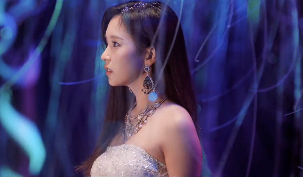 monami_twice's tweet photo. crying on how this portrays mina's or anyones with anxiety.... living and fighting the dark side of your own thoughts... and how can someone EVEN JUST ONE PERSON CAN TURN THE WHOLE THINGS AROUND. 😭💞 I WONT STOP SAYING HOW BEATIFUL THIS IS. 😭😭😭💞💞💞 #TWICE_FeelSpecial https://t.co/VV6VSv1L1q