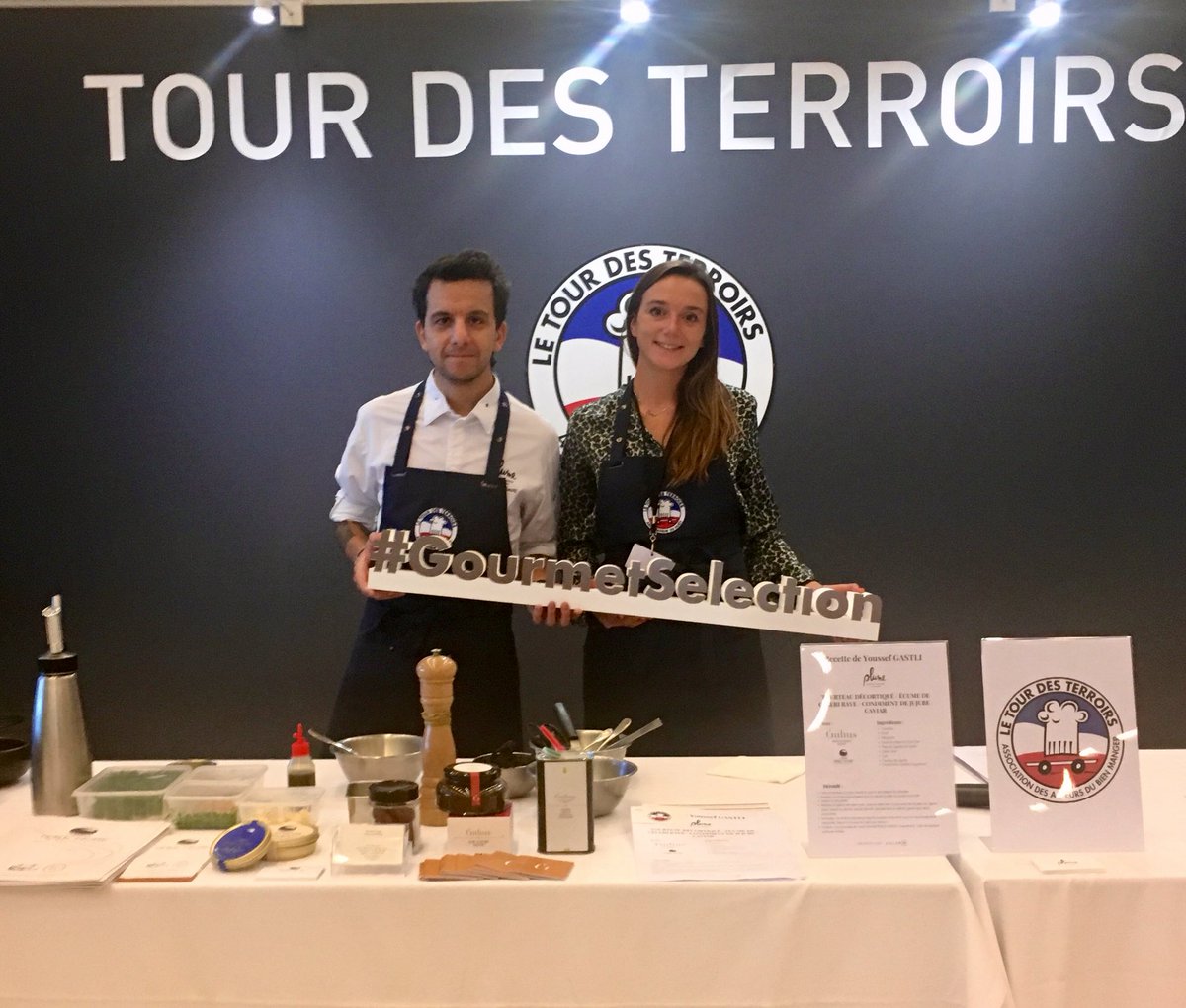 Chef Youssef Gastli sublime les produits du salon en direct du tour des terroirs ! #gourmetselection #epiceriefine #gastronomie #terroir 
#gourmet #comexposium #épiciersfins #producteurs #qualité #artisans