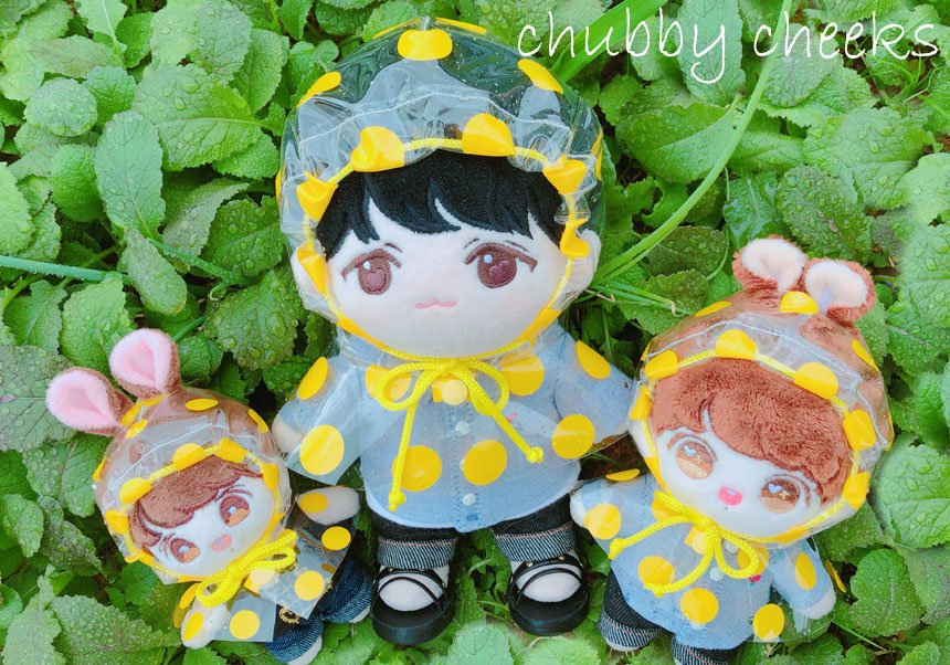 *Chubby Cheeks*
처비 칙스입니다.
솜뭉치 인형 노란도트우비를 준비했습니다~>_<
비옷 사이즈는 20cm, 15cm, 12cm 세가지입니다.

처비칙스샵주소 : 
smartstore.naver.com/chubby_cheeks/…

#인형옷 #아이돌인형옷 #20cm인형옷 #처비칙스 #chubbycheeks #노란도트우비 #노랑땡땡이비옷 #지쨔귀여워미치겠다