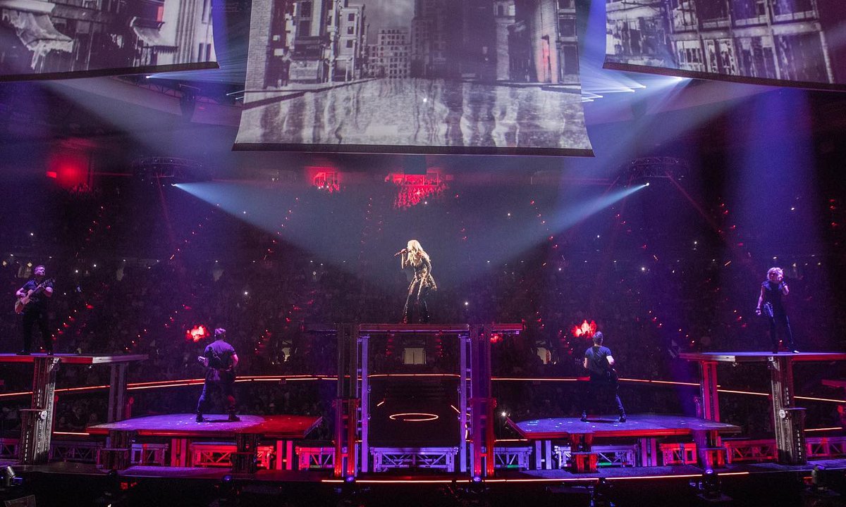 carrieunderwood's tweet photo. Wow! That’s all I have to say after the show tonight in #Lafayette ! You guys were bringing the 🔥!!! #CryPrettyTour360 #CajunDome #Louisiana https://t.co/B3bjnlzXsc