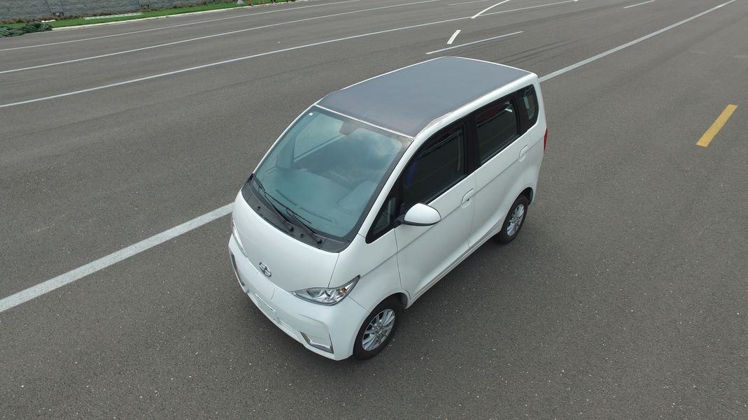 HanergyGlobal's tweet photo. Hanergy successfully finishes 1-month test drive of the world’s first commercial #solar powered car, which can run without charging for at least 30 consecutive days.

#GoSolar #HanergyNews #energy #ThinFilm #RenewableEnergy #EV #ElectricVehicle https://t.co/1zaKm2DGMd