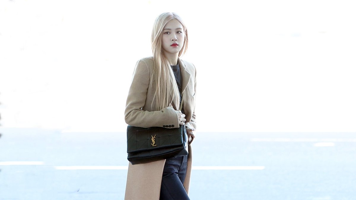 bimong_fancam's tweet photo. #블랙핑크 (#BLACKPINK) #로제 (#Rosé) 출국 [인천공항] 4K 직캠 Fancam by 비몽 Incheon Airport Departure <2019.09.23>

https://t.co/c7P1RYibsQ https://t.co/A82bU7v8e9