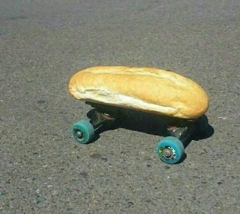ItsYahBoiCaloy's tweet photo. *pinalitan ng hotdog bun yung board ng skateboard* *RIDES* https://t.co/0dyVA8PABE