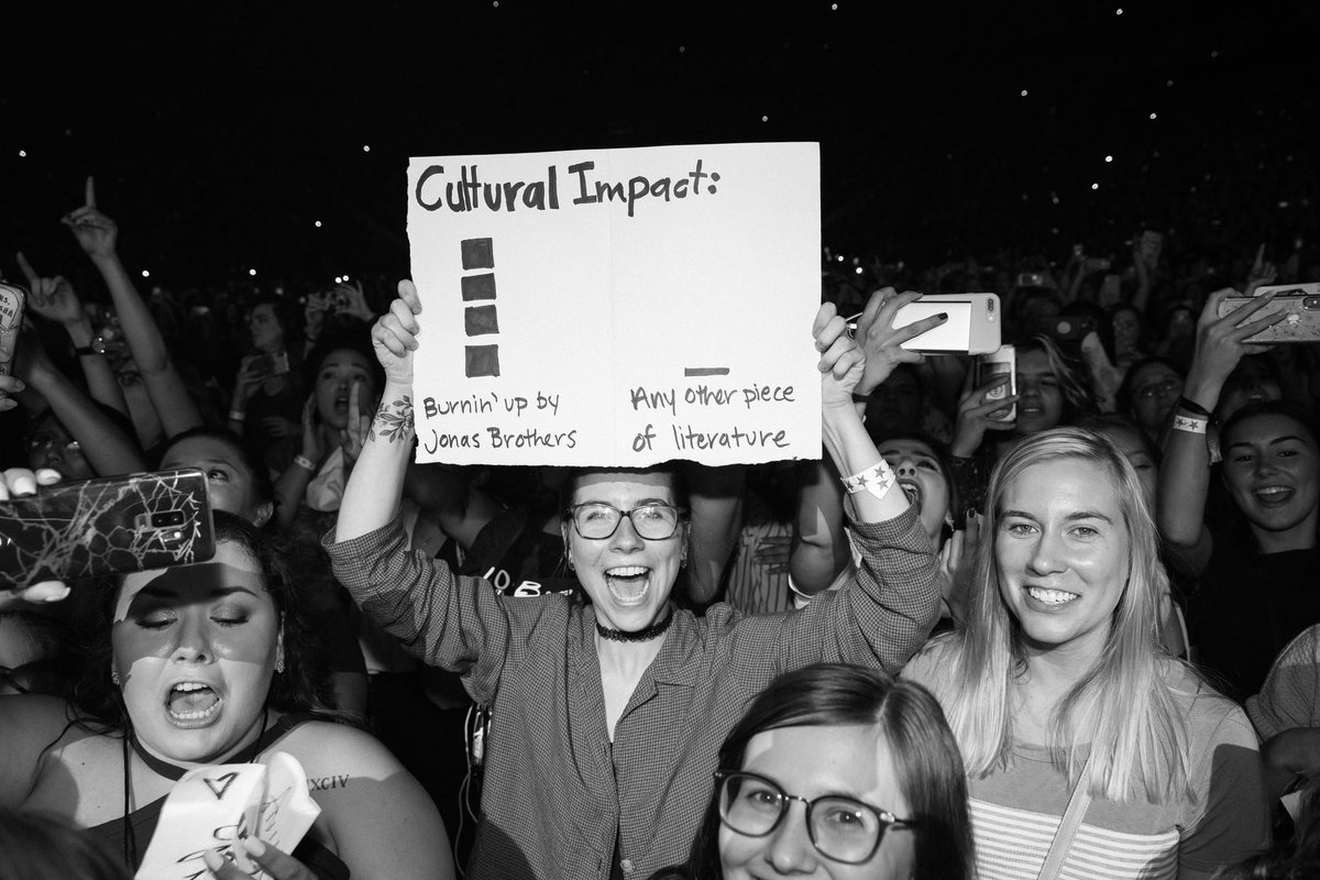 jonasbrothers's tweet photo. Kansas City!! #HappinessBeginsTour https://t.co/UbWAQtYJoY