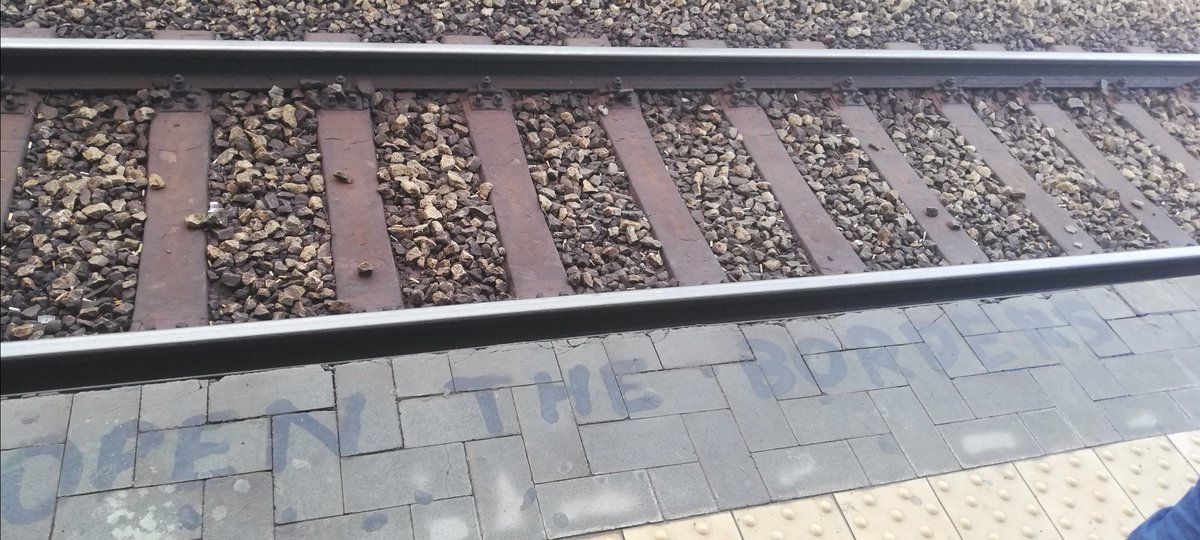 Betti129Di's tweet photo. Quarto, stazione cumana.

C'è ancora speranza.

#noracism
#behumans https://t.co/kDljmIrNi4