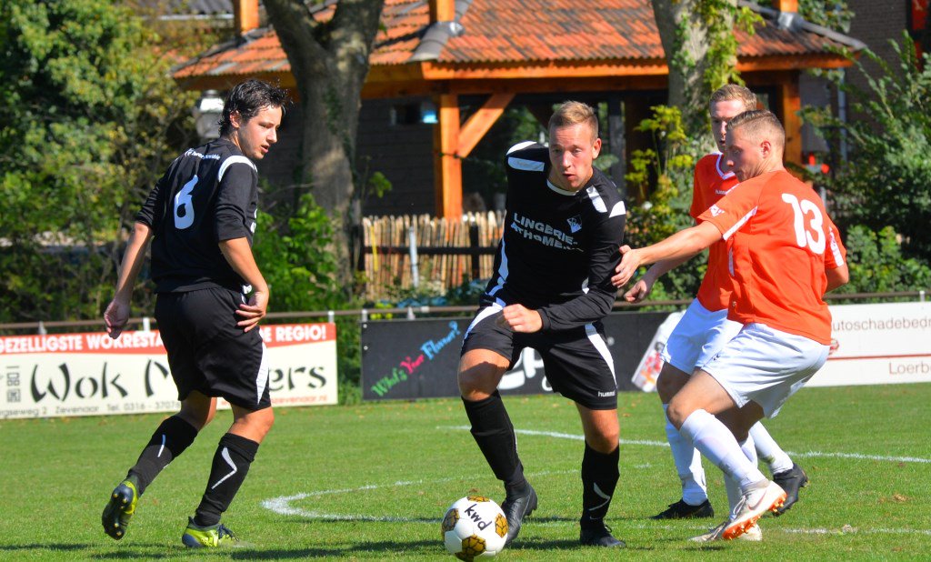 RVW debuteert in vierde klasse met een nederlaag [HEELSUM] RVW behaalde vorig seizoen glansrijk het kampioenschap in de 5e Klasse. De ploeg van trainer Peter van den Borden snakte naar het spelen op een hoger niveau, maar kreeg op de eerste... twib.in/l/jrB7rL9AnX9E
