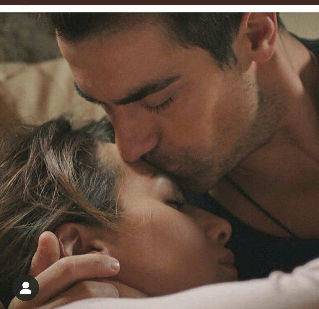 Aşkla sevgiyle, güzel bir öpücükle herkese günaydın!!  #siyahbeyazaşk #ibrahimçelikkol #BirceAkalay #Asfer