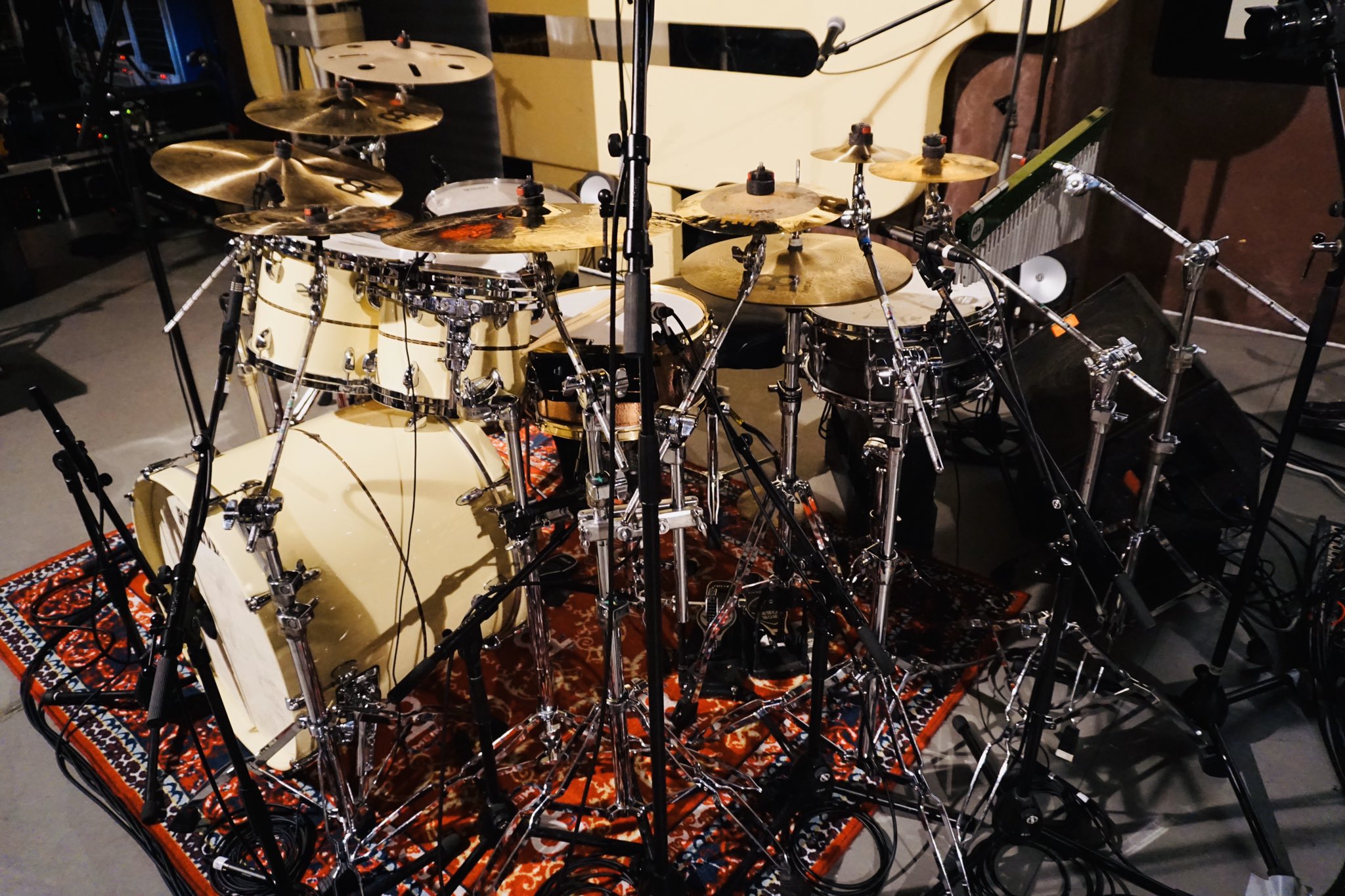 ドラムステーション渋谷 イケシブ Ikebe Shibuya 3fにて営業中 こちらはexileのatsushiさん率いるred Diamond Dogsのドラマーfuyuさんのセット クリス コールマンとのドラムバトルを繰り広げたクリニックで撮影したもの