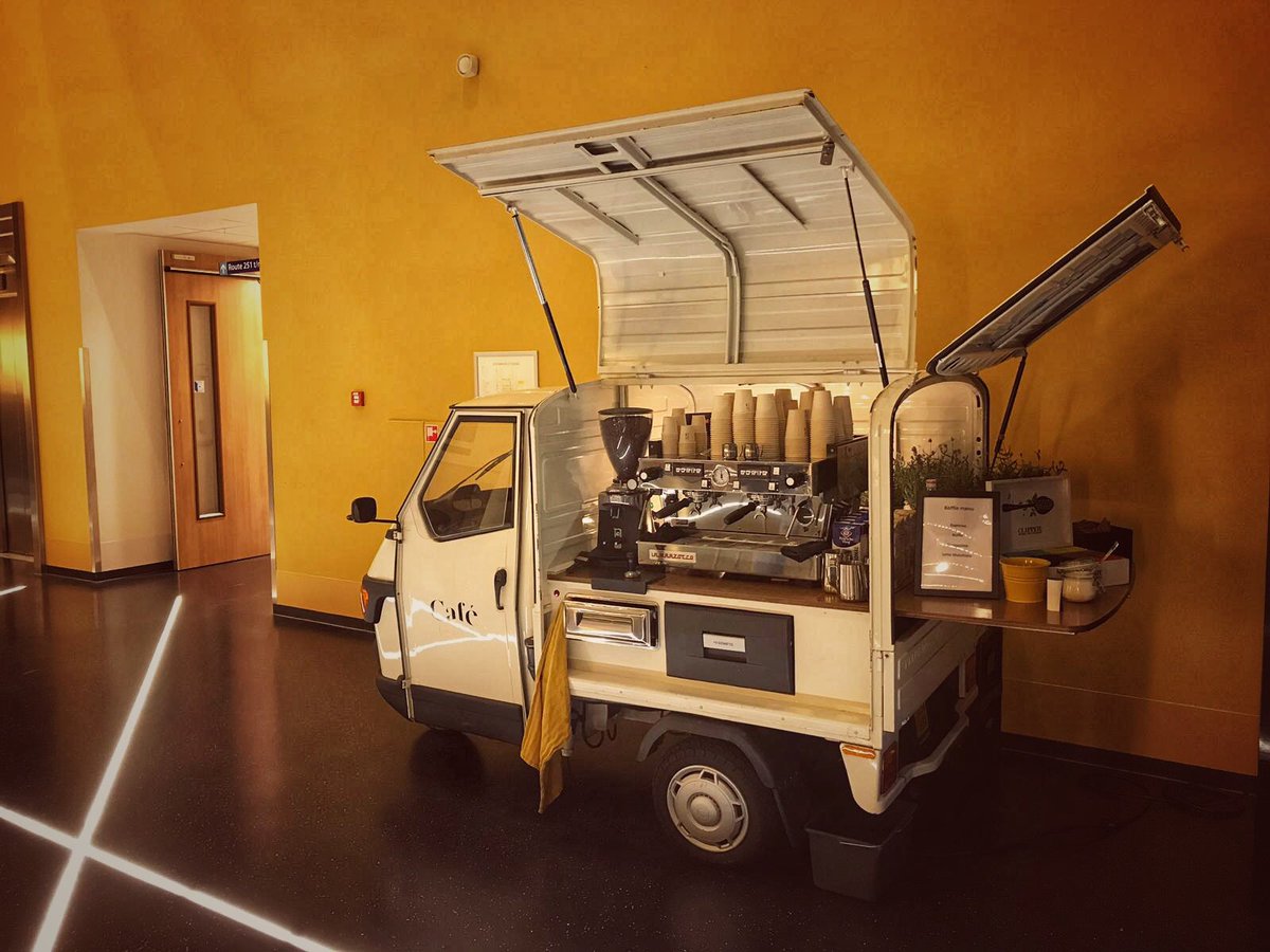 Deze eerste ochtend van #deweekvanhetwerkgeluk staan we klaar voor alle medewerkers van het <a href="/Diakonessenhuis/">Fried Broekhof</a> lokatie utrecht ... ☕️☕️ morgen in Zeist