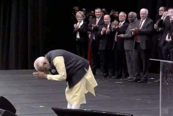 ShikhaM02379049's tweet photo. #मोदीजी के नेतृत्व में विश्व फलक पर चमक रहा है
हमारा हिंदुस्तान ।
ह्यूस्टन में किसी नेता के स्वागत में इतनी भीड़ कभी नहीं जुटी।
#HowdyModi
#HowdyModiOnZee
#ModiInUSA #Houston https://t.co/ibMwAj2F5E