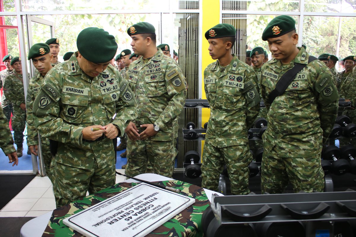 30 Ide Gambar  Sketsa  Ambulance Tni  Ad Kostrad Tea And Lead