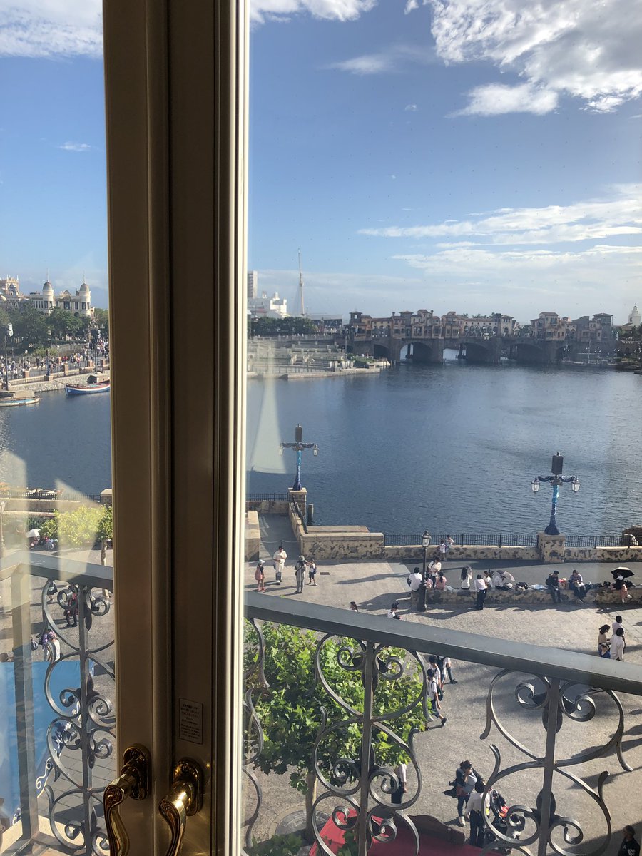 ひげ 本日のお部屋 東京ディズニーシーホテルミラコスタ ポルトパラディーゾサイド ピアッツァグランドビュー おなじみのチャペルでプロメテウス火山がギリギリ見えないけど ハーバーから離れるハーバービューより近くて良さげ ひげ 本日のお部屋 東京ディズニーシーホテルミラコスタ ポルトパラディーゾサイド ピアッツァグランドビュー おなじみのチャペルでプロメテウス火山がギリギリ見えないけど ハーバーから離れるハーバービューより近くて良さげ