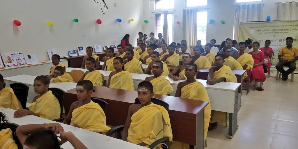 ssudsans's tweet photo. On the inaugural day of 'Veda Jnana Saptaha, a lecture was delivered on 'Importance and process of Veda Chanting' by Prof. Dibakar Mohapatra, Retd. Prof. &amp; Head, Dept. of Veda, SJSV, Puri for the students of Sri Sri Gurukul.
#SanskritatSSU 
#LifeatSSU https://t.co/7gYrfKiZ59