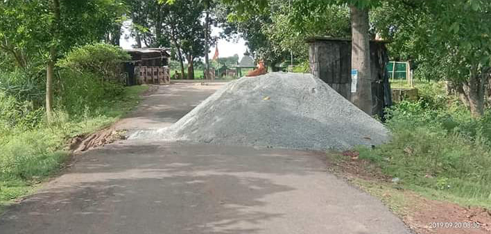 SamantaBapuji's tweet photo. @gyana_r_das Sir, this is the condition of #Raimani Square since last 5 days. 
More than 5 Panchayats are connected to #Barapada Bhadrak on this root. @SpBhadrak Sir,  Emergency service like Ambulance &amp; fire brigade interrupted https://t.co/KFfjjlazT6