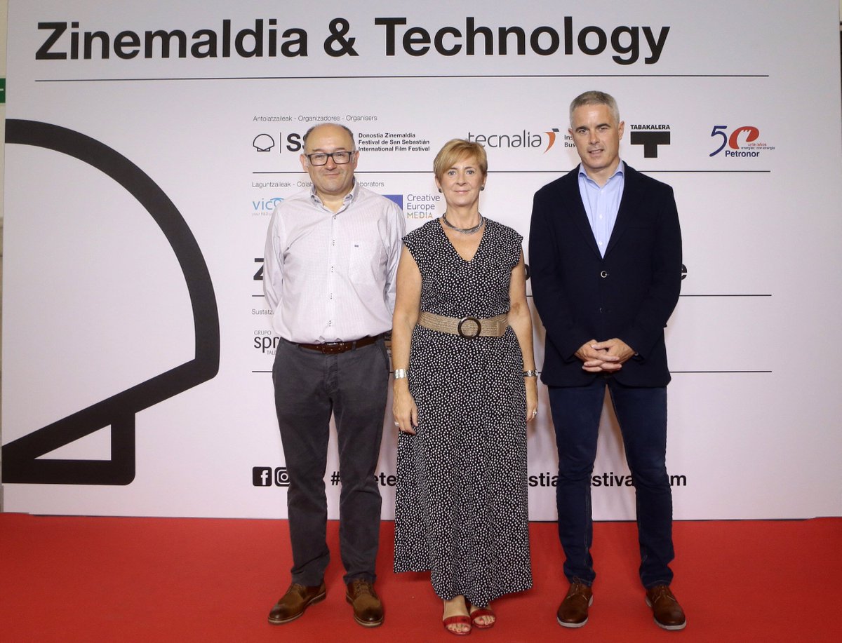 arantxa_tapia's tweet photo. @LargoUpdates @sansebastianfes @Gob_eus @aurzelai @tecnalia @Vicomtech @MEDIAEH @Petronor_Info @scensotv @volograms @BraveCorporati1 📌 #67SSIFF #zinetec19 📽🎞 Zinemaldia & Technology > #ZinemaldiaStartupChallenge Saria 'LargoAI' @Largoupdates proiektu suitzarrarentzat. Film arrakastatsuak egiteko errezetak identifikatzen saiatzen da ➡️ https://t.co/OW9EjGWdvH https://t.co/ehINyaPc3y