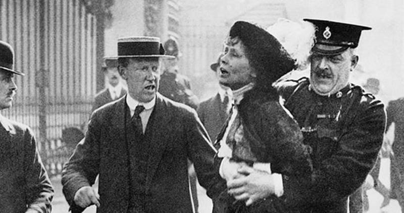 Imogen___Morley's tweet photo. Finally a new blog post! Anatomy of a Speech: 'Speech from the Dock' by Emmeline Pankhurst https://t.co/wUOuxOlSdH https://t.co/kUbe2AZcfp