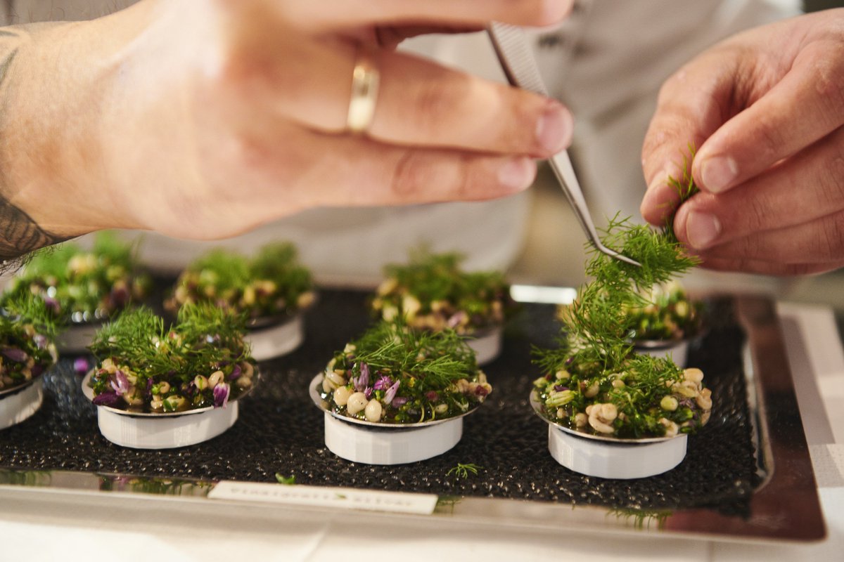 Bocusedor's tweet photo. Semaine intense sur la planète Bocuse d'Or avec pas moins de 4 sélections nationales à travers le monde. Les Pays-Bas, la France et la Norvège et le Royaume-Uni ! Plus que jamais, le Bocuse d'Or affirme son rôle de révélateur de patrimoines culinaires. https://t.co/NwQsWJ1mfV