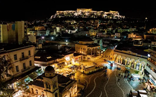 VisitGreecegr's tweet photo. Good night from Athens! #VisitGreece #ttot #travel https://t.co/0WJTWhUG21